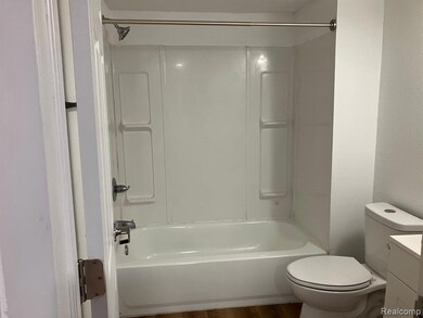 1305 Washington Ave unit 6, Bay City, MI 48708 - photo 2