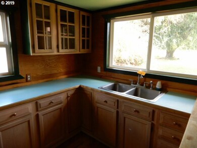 196 Mccall St, Sutherlin, OR 97479 - photo 4