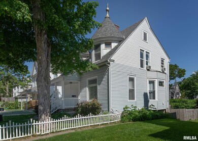 622 Douglas Ct, Davenport, IA 52803 - photo 2