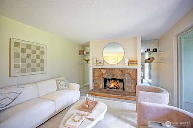 4641 W Lake Sammamish Pkwy SE unit F205, Issaquah, WA 98027 - photo 6