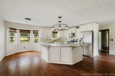 1806 E Willow Dr, Stigler, OK 74462 - photo 6