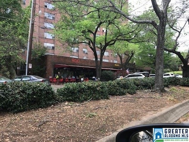 The very popular Rojo restaurant and O'Henry's Cof
