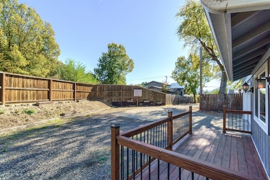 1034 NE Savage St, Grants Pass, OR 97526 - photo 5