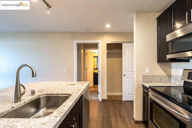 Bridgewater unit 3213, Emeryville, CA 94608 - photo 6