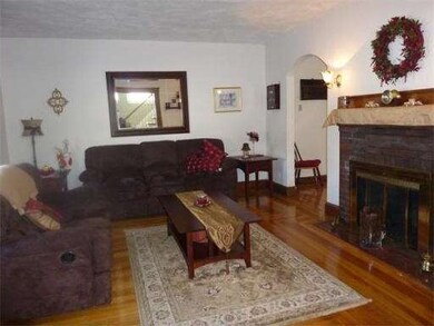 11 Coolidge St, Everett, MA 02149 - photo 2