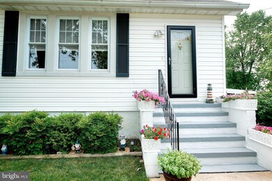 2124 Lodge Forest Dr, Sparrows Point, MD 21219 - photo 3