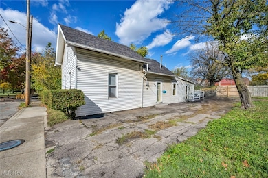 5405 Caleb Ct, Cleveland, OH 44127 - photo 4