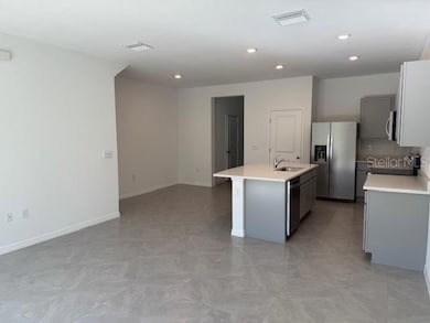 581 Mangrove Shade Cir, Apollo Beach, FL 33572 - photo 2