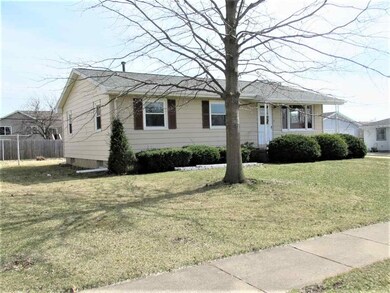 2021 26th St SW, Cedar Rapids, IA 52404 - photo 2