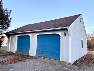 2.5 Car Garage
