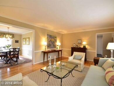 9209 Paddock Ln, Potomac, MD 20854 - photo 2