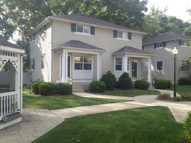 Covered Front Porch with Front Courtyard