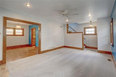 905 G Ave NW, Cedar Rapids, IA 52405 - photo 5