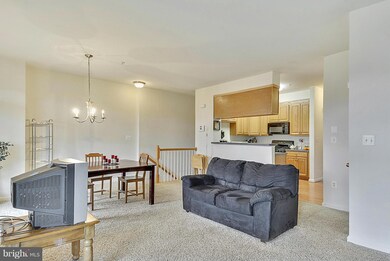13901 Hollow Wind Way unit 101, Woodbridge, VA 22191 - photo 2