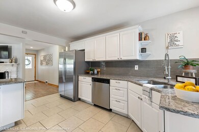 301 S Rosedale Ave, Aurora, IL 60506 - photo 6