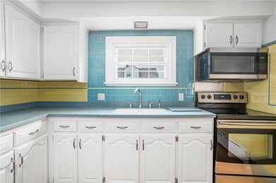 1 Center St, Bristol, RI 02809 - photo 6