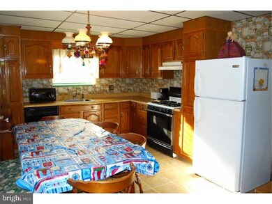 3211 Fulton St, Reading, PA 19605 - photo 4