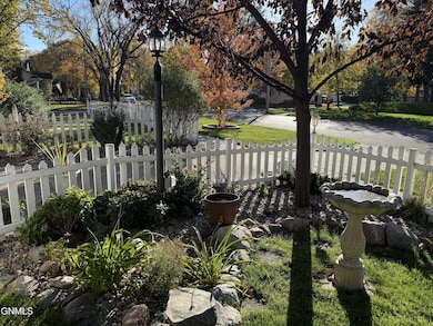 705 N 1st St, Bismarck, ND 58501 - photo 3