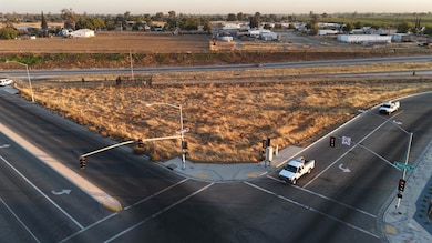 0 W Dan Ronquillo Dr S Roeding D unit 636403, Fresno, CA 93706 - photo 2