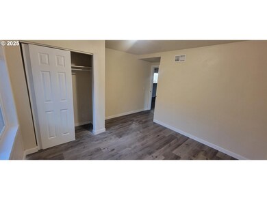 1123 W 2nd St, the Dalles, OR 97058 - photo 7