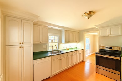 118 Maple Ave, Windsor, CT 06095 - photo 3