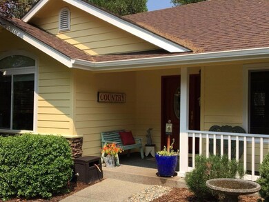 235 Curtis Dr, Grants Pass, OR 97527 - photo 2