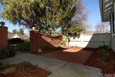 Private entry patio