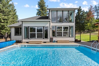 Inside-Spokane-Constitution Ln-45