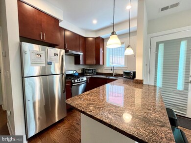 717 Hobart Place NW unit B, Washington, DC 20001 - photo 5