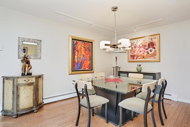 9 Heather Ln Greenwich CT-large-015-11-0