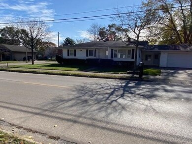 857 W Hackley
