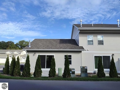 1542 Simsbury St, Traverse City, MI 49686 - photo 2