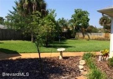 120 Flamingo - side yard view
