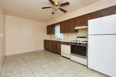 (6) KITCHEN