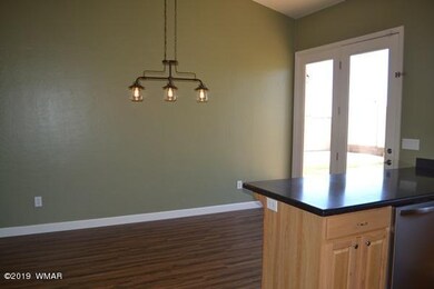 1131 E Adams 030