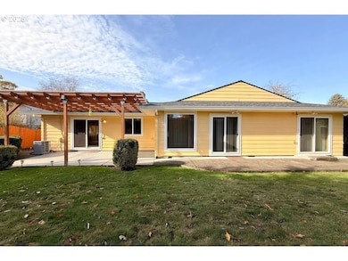 1350 NE Cochran Dr, Gresham, OR 97030 - photo 5