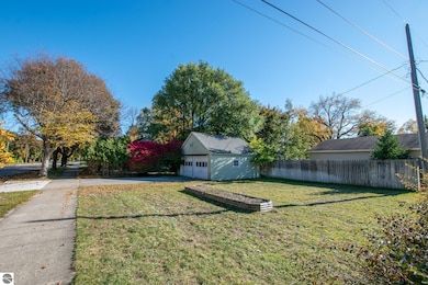 1101 Jefferson Ave, Traverse City, MI 49684 - photo 3