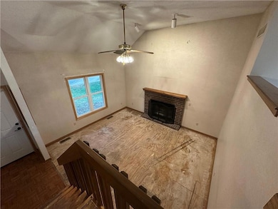 411 SE Bent Tree Ct, Blue Springs, MO 64014 - photo 3