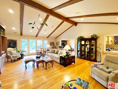 20448 Quedo Dr, Woodland Hills, CA 91364 - photo 2