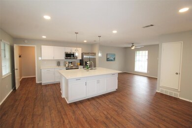 Photo taken prior to current tenancy.