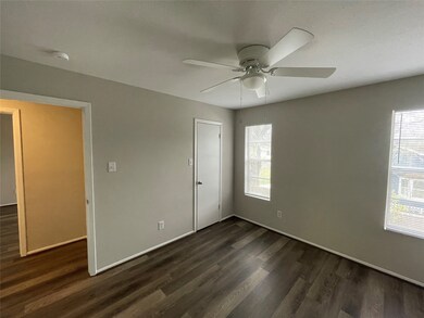318 S Poplar St unit 3, Tomball, TX 77375 - photo 5