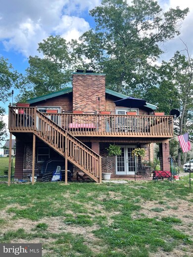 490 Clearfield Dr, Berkeley Springs, WV 25411 - photo 4