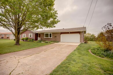 213 Willow Dr, Collinsville, IL 62234 - photo 2