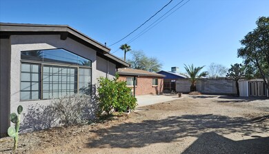 6210 E 2nd St (13)