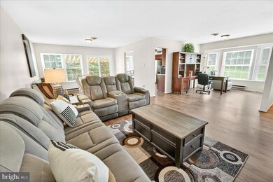 6908 Chokeberry Ct, Frederick, MD 21703 - photo 5