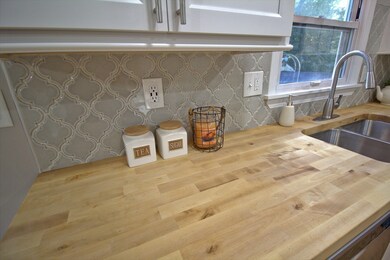 199 Brookside Cir, Florence, MA 01062 - photo 5