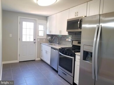 1028 Foxwood Ln, Essex, MD 21221 - photo 5