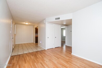 6-photo-Living-Room