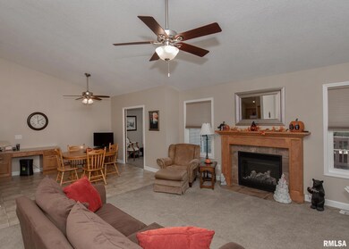 29 Madison Cir, Davenport, IA 52806 - photo 7