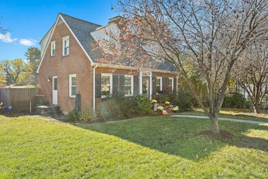 02-2404 Windsor Ave SW_02